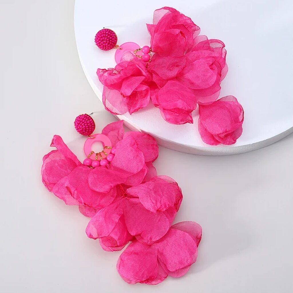 Exclusivos Aretes Fucsia con Pétalos de Algodón