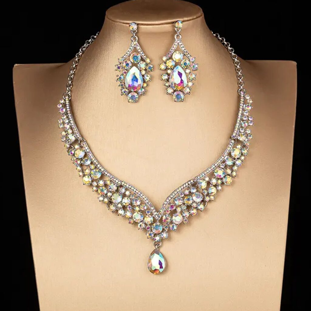 Exclusivo Collar Dorado Con Cristales Brillantes