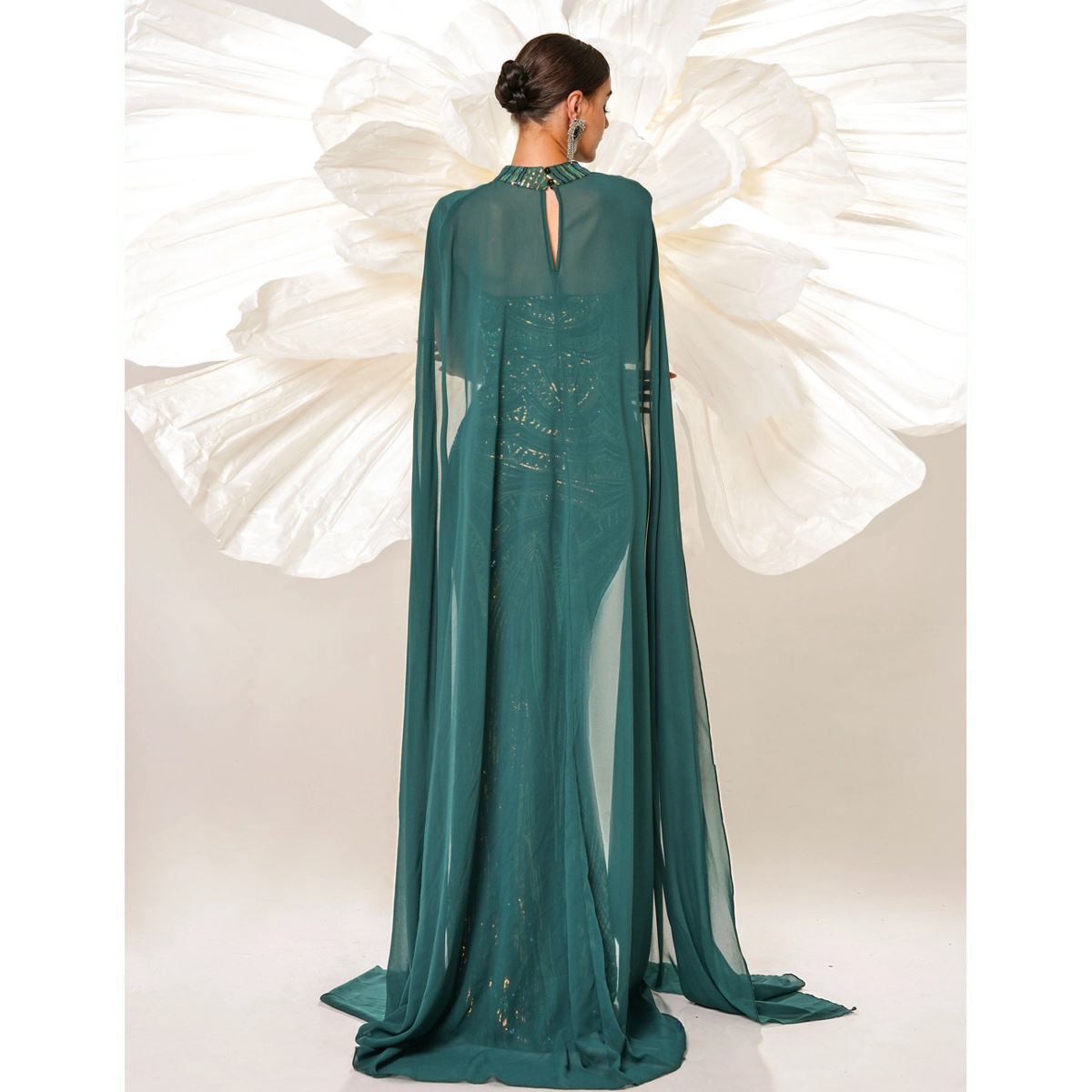 Exclusivo Vestido Brillante Verde con Dorado - Imagen 3