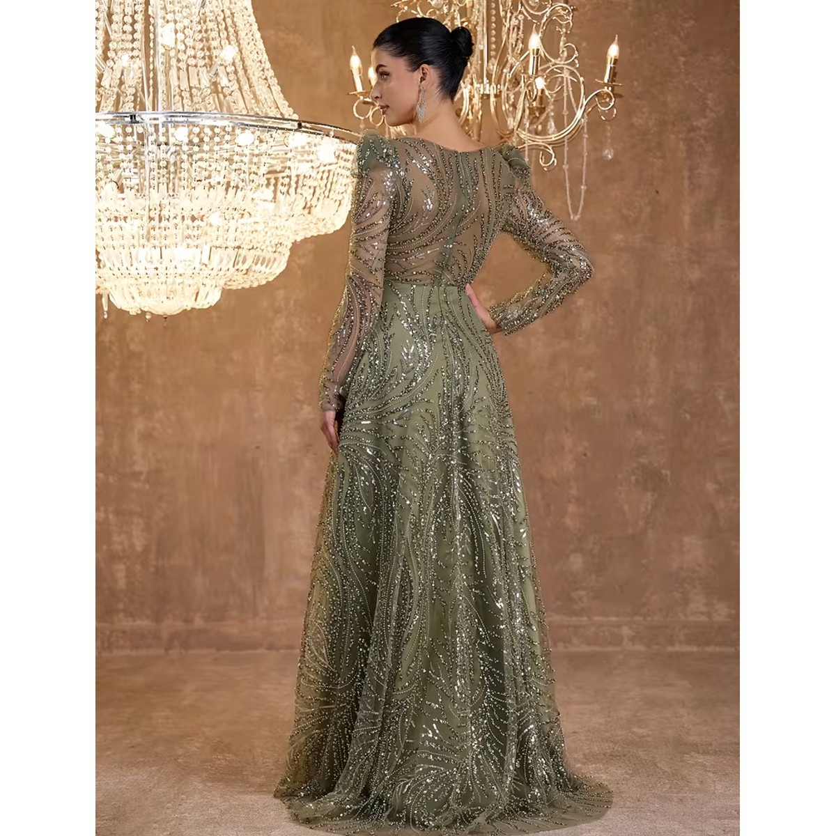 Exclusivo Vestido Verde con Lentejuelas Plateadas - Imagen 2