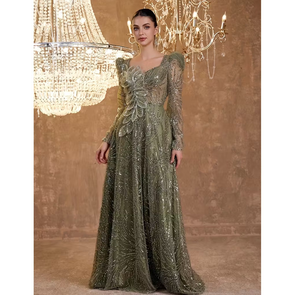 Exclusivo Vestido Verde con Lentejuelas Plateadas - Imagen 3