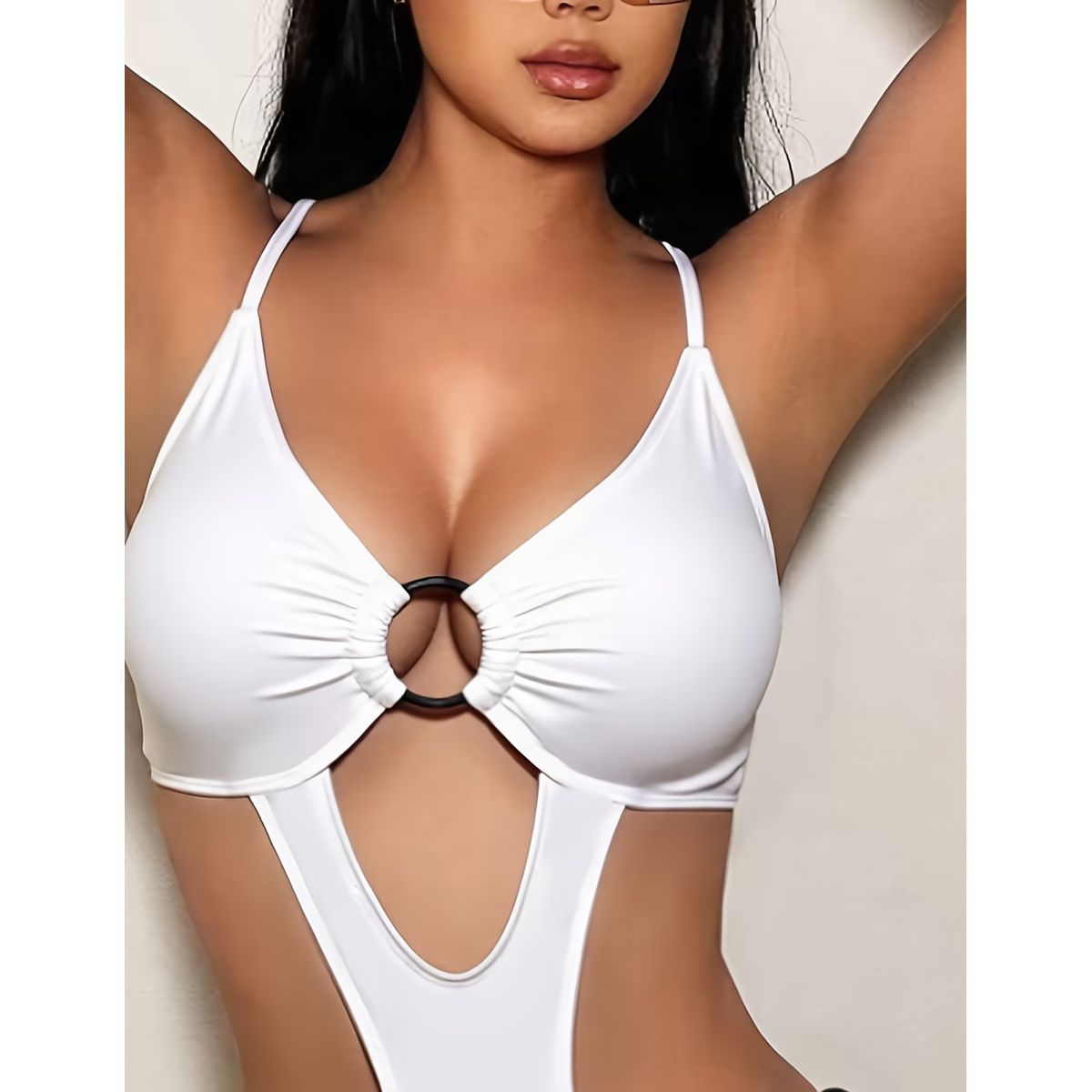 Bikini Blanco de Una Pieza con Aberturas Laterales y Detalle Central - Imagen 2