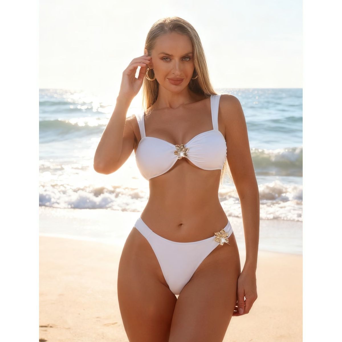 Bikini Blanco de Dos Piezas con Detalle Metálico Central