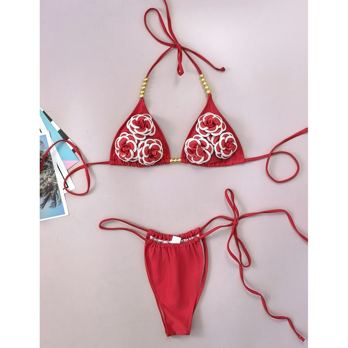 Bikini Rojo con Aplicaciones Florales y Detalles de Cuentas - Imagen 4