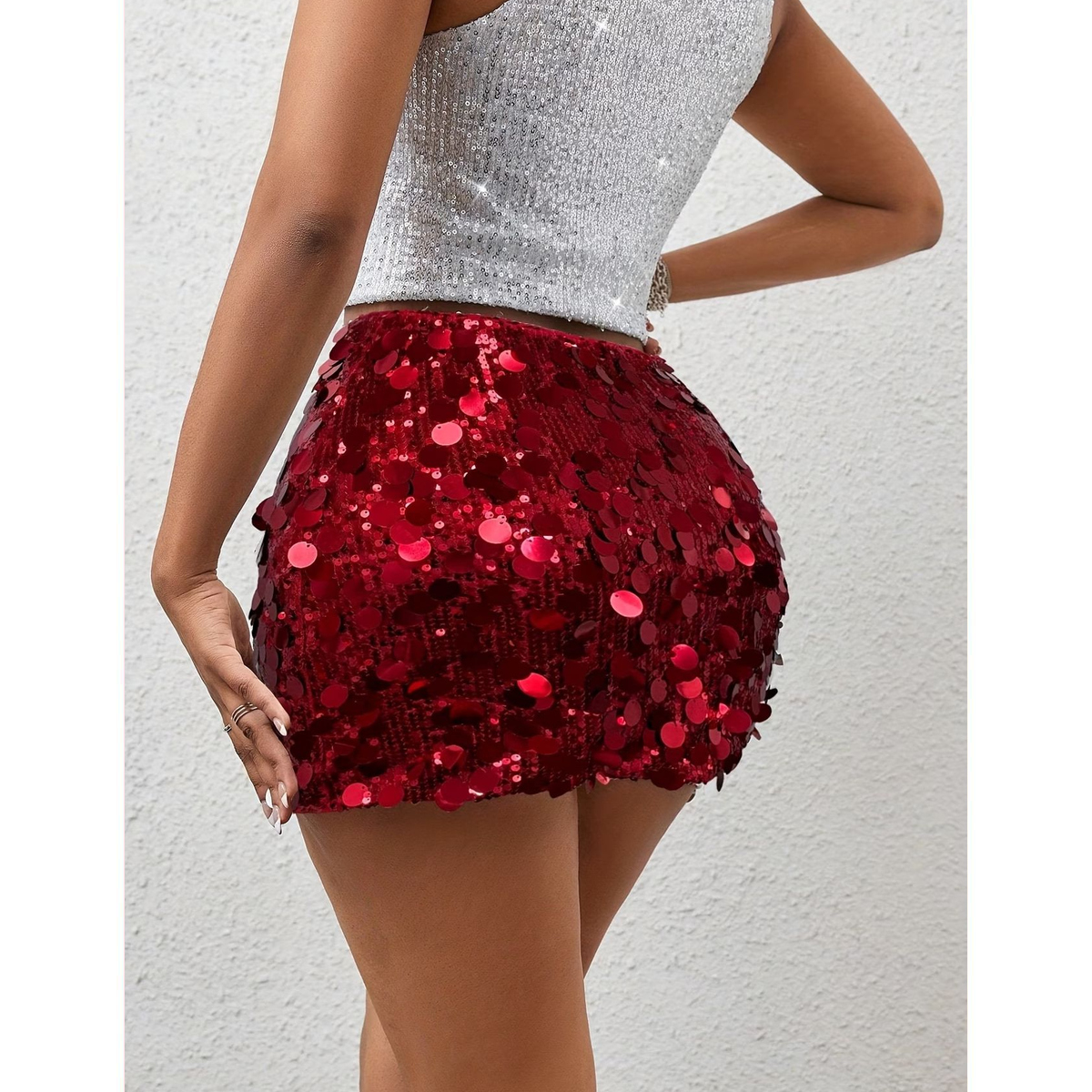Falda Mini Roja de Lentejuelas con Brillo Intenso - Imagen 2