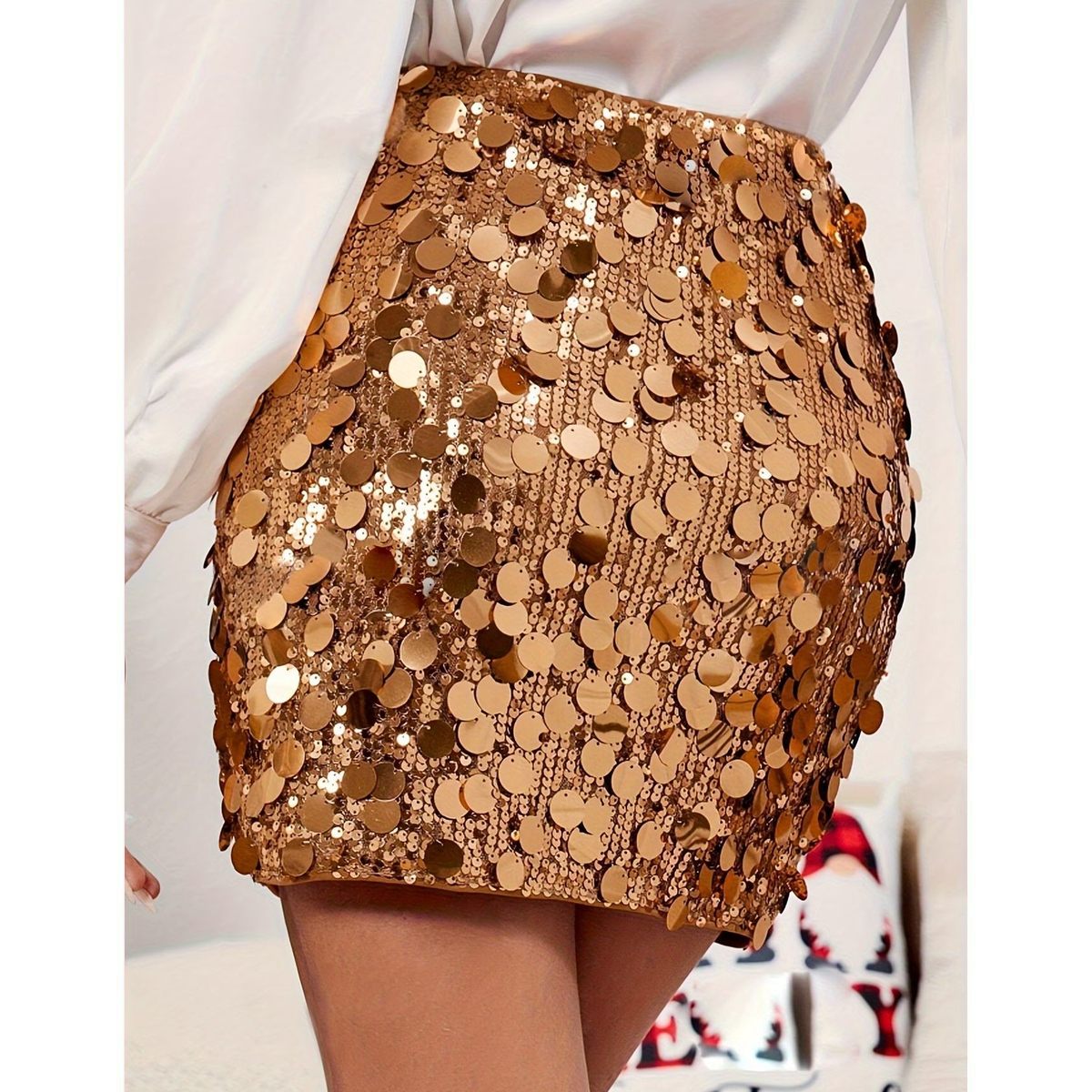 Falda Mini Dorada de Lentejuelas con Acabado Brillante - Imagen 2