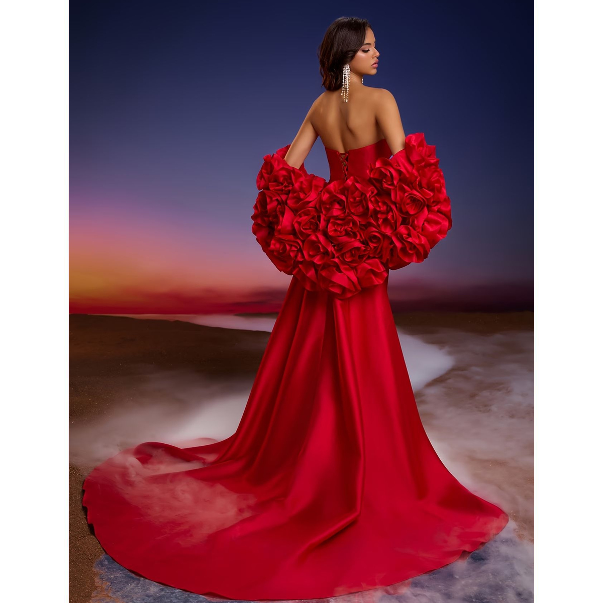 Vestido de Gala Rojo con Volantes Florales y Cola Dramática - Imagen 3
