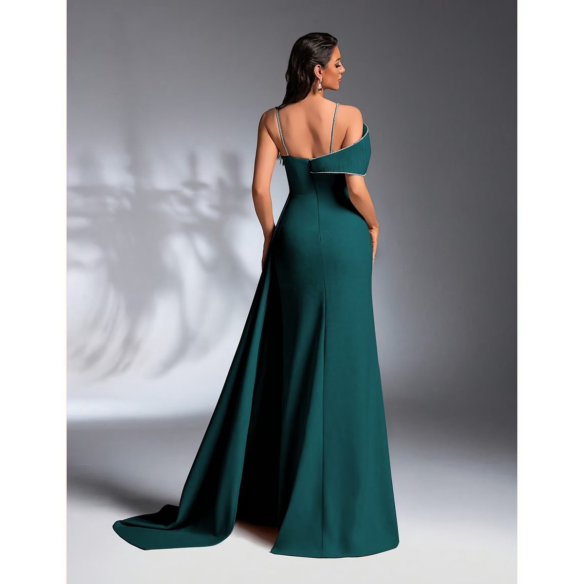 Vestido de Gala Verde Esmeralda con Abertura y Cola - Imagen 2