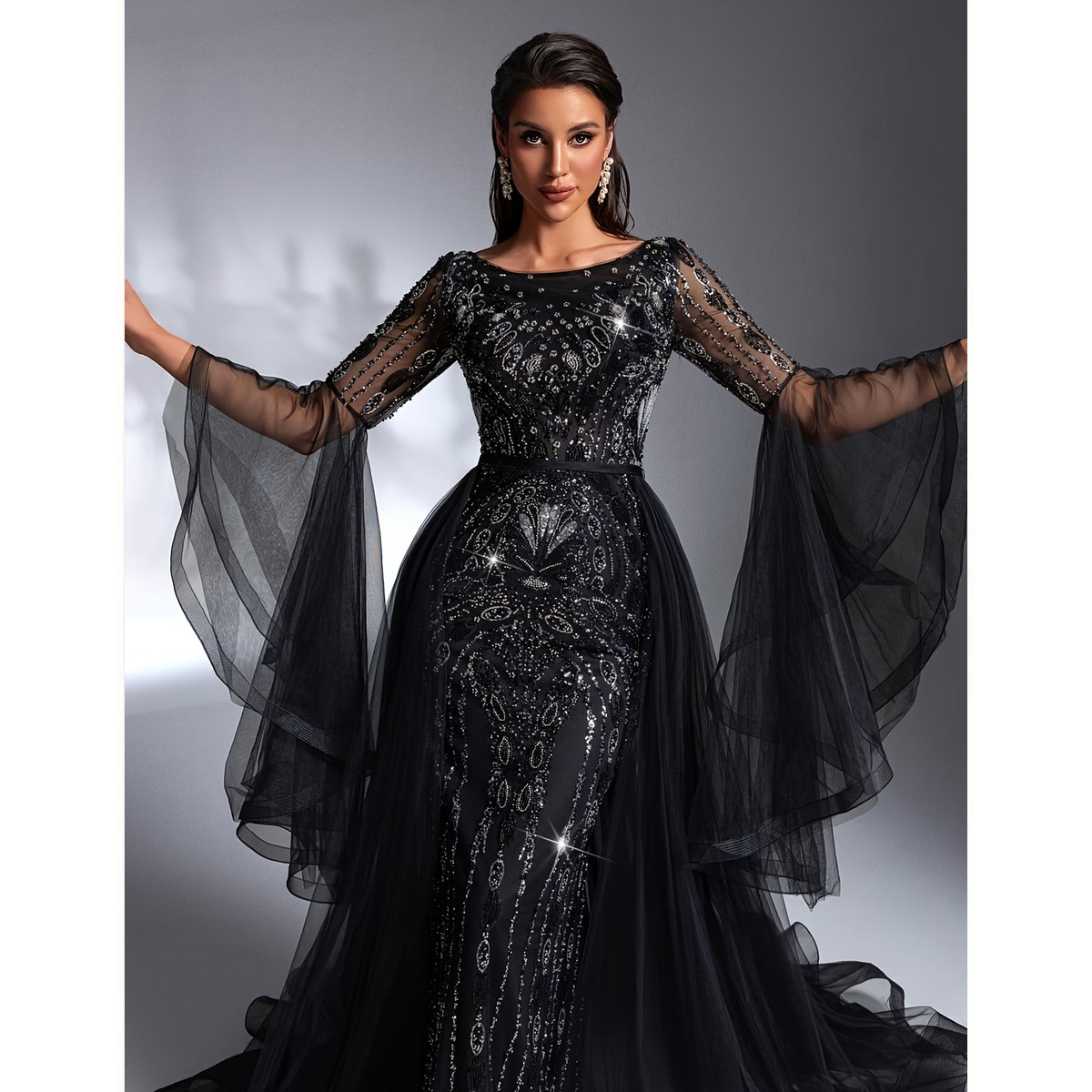 Vestido Largo Negro de Gala con Bordados, Brillos y Mangas Transparentes - Imagen 2