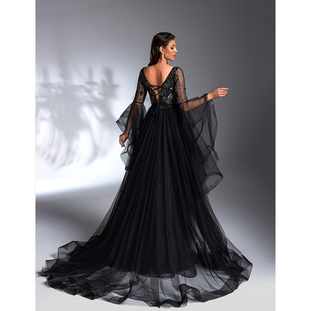 Vestido Largo Negro de Gala con Bordados, Brillos y Mangas Transparentes - Imagen 3