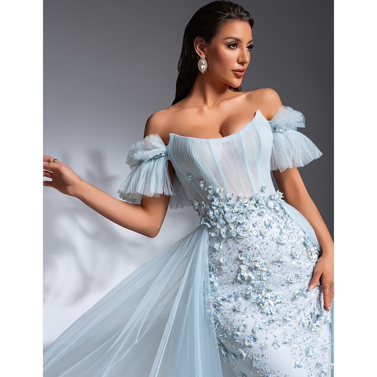 Vestido Celeste de Encaje con Escote Bardot y Mangas con Volantes
