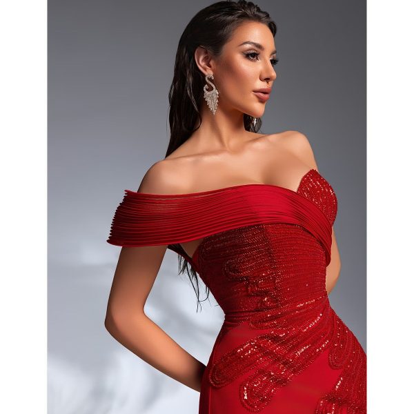 Vestido Largo Rojo con Escote Bardot y Detalles Brillantes