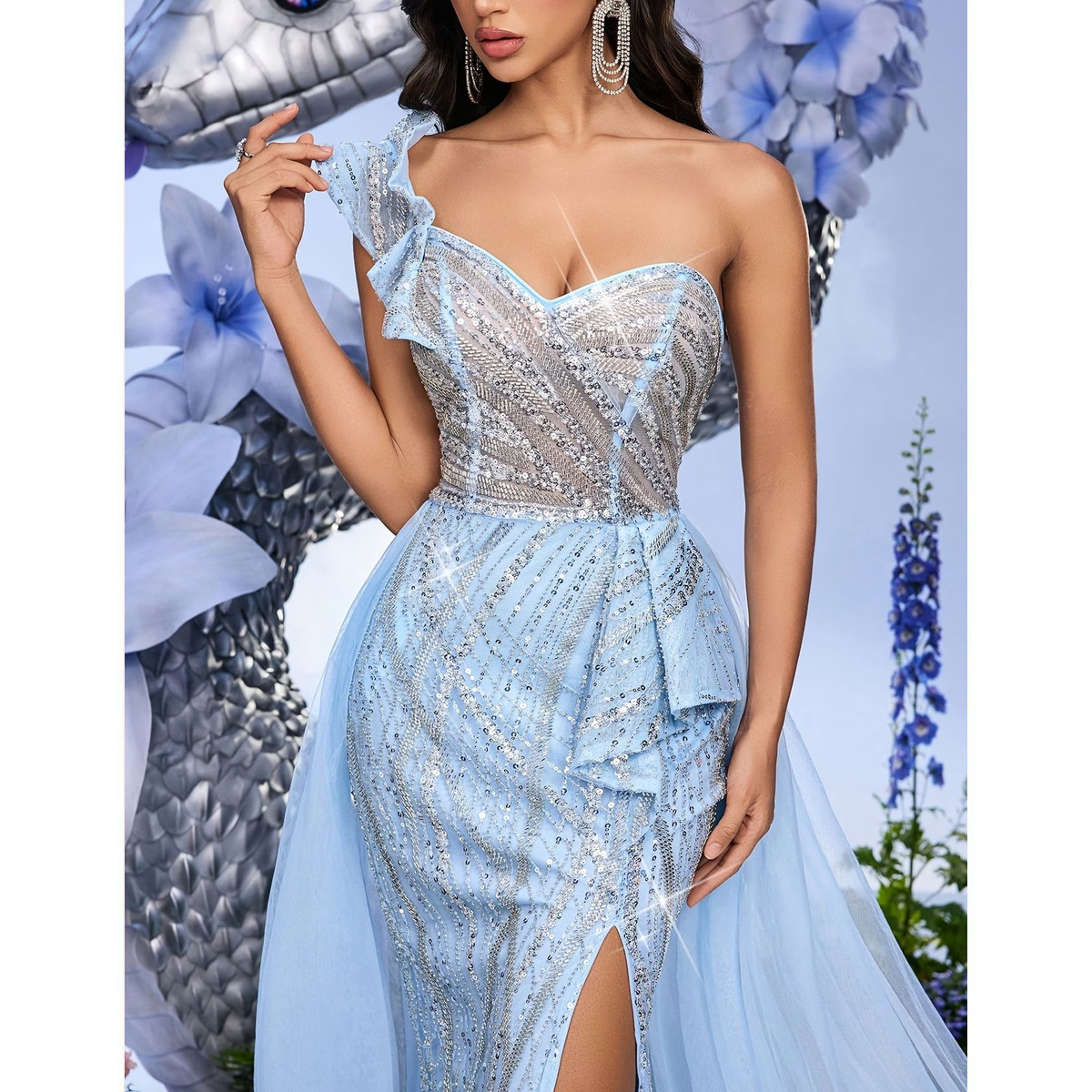 Vestido Azul Hielo de Gala con Capa y Abertura - Imagen 3