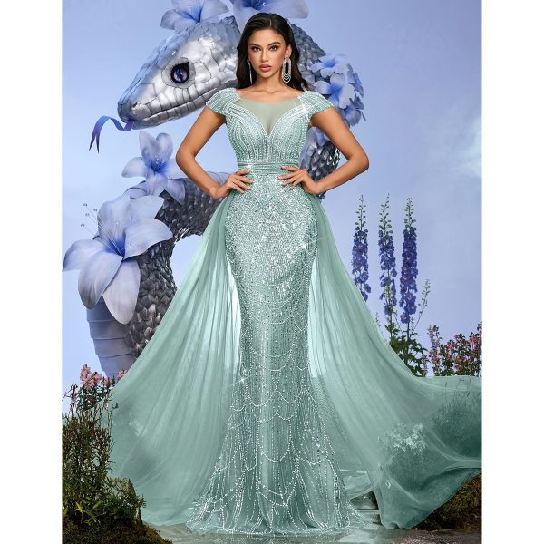 Vestido Verde Agua de Gala con Falda Amplia y Cola