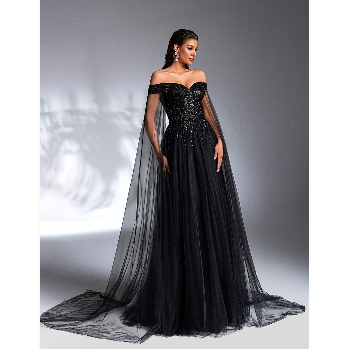 Vestido Negro de Gala con Escote Corazón y Falda Voluminosa - Imagen 3