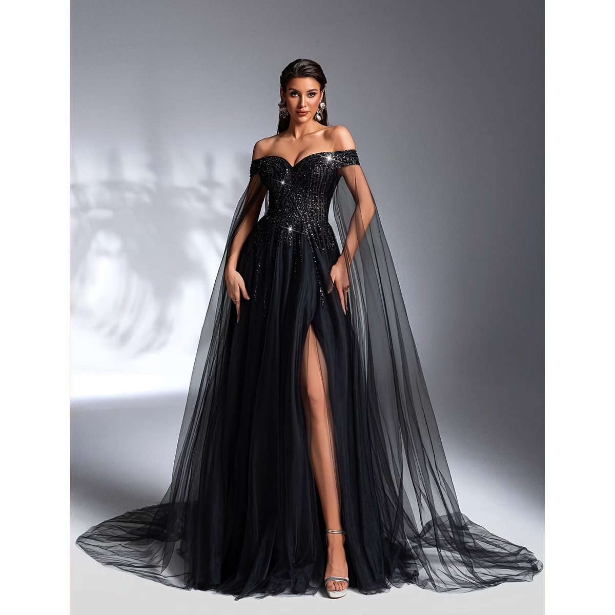 Vestido Negro de Gala con Escote Corazón y Falda Voluminosa - Imagen 4