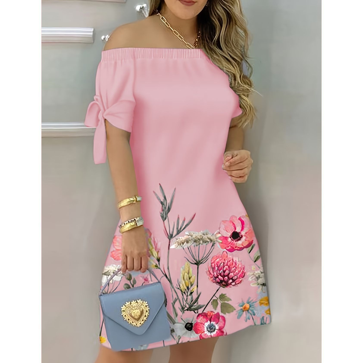 Vestido Rosa con Escote Recto y Estampado Floral