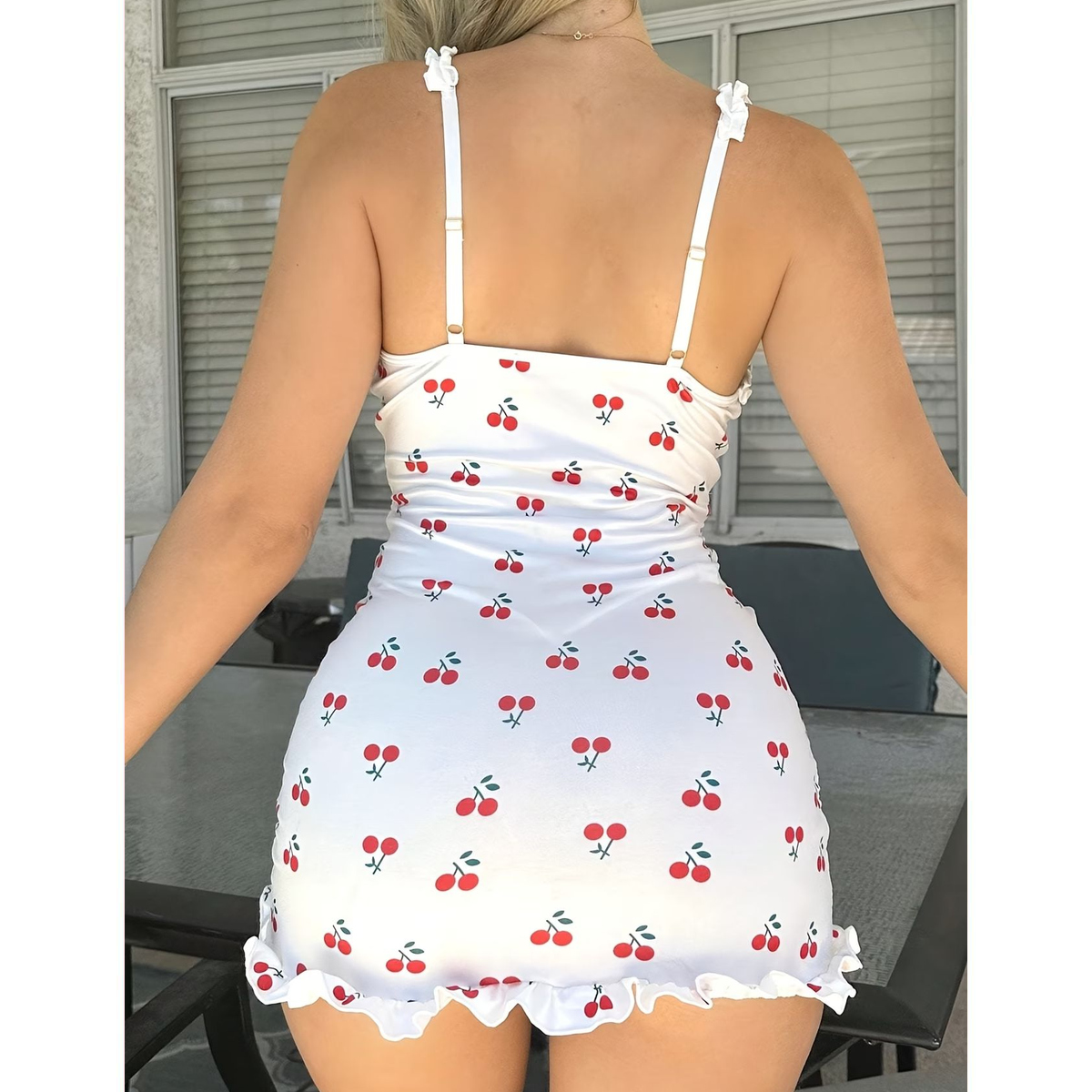 Vestido Corto Blanco con Estampado Floral y Tirantes - Imagen 2