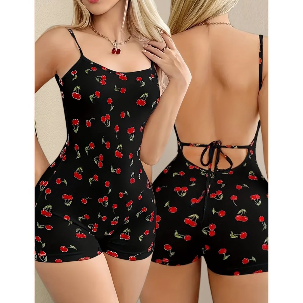 Vestido Corto Negro con Estampado de Cerezas